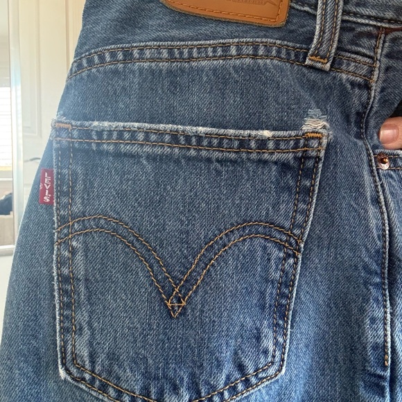 Levi’s Classic Blue Women's Jeans - Picture 7 of 7